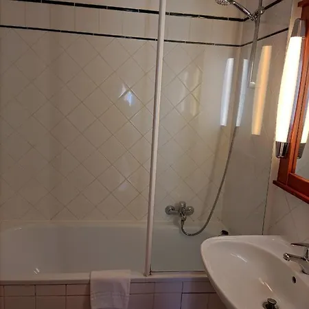 Maisonnette Mitoyenne 2 étoiles Paisible Piscine Océan Vélo Marche Idéal Pour Tous *